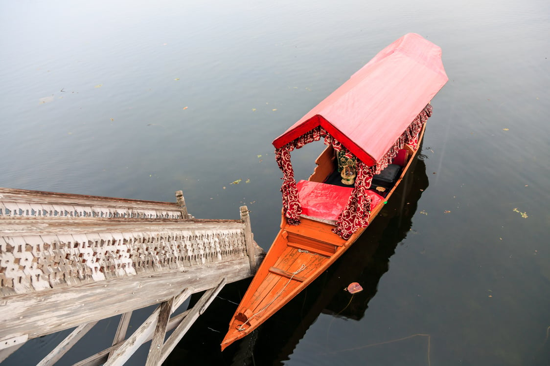 shikara boat