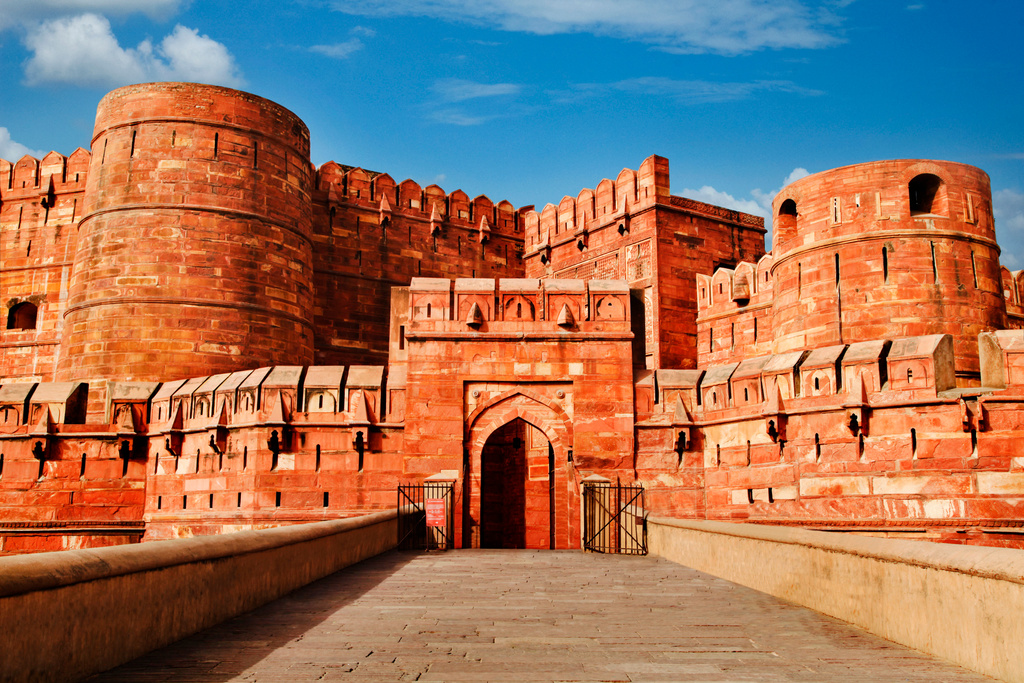 tourists at entrance to agra fort, agra, uttar pradesh, india